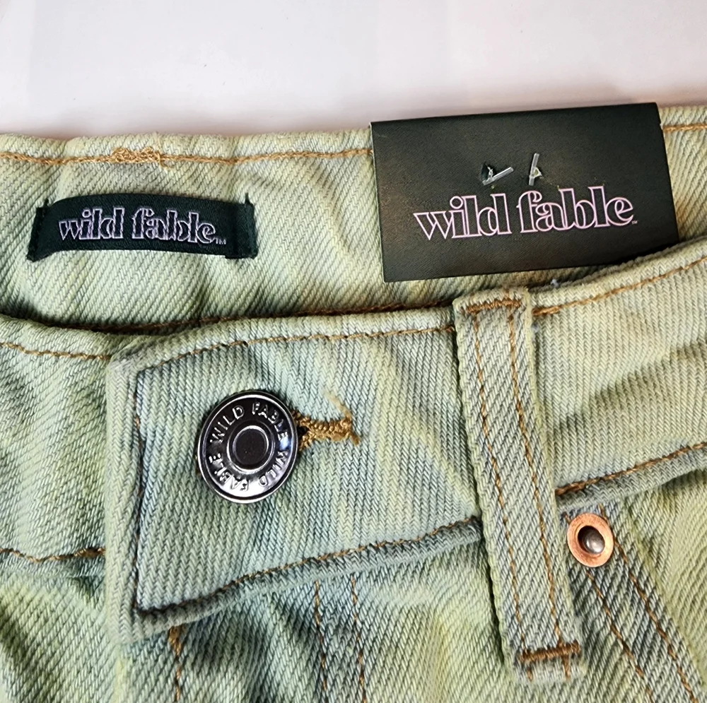 Wild Fable Green Denim Shorts Bermuda High Rise High Waisted Shorts‎ Size 8/29
